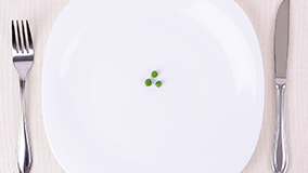 Peas on a dinner plate